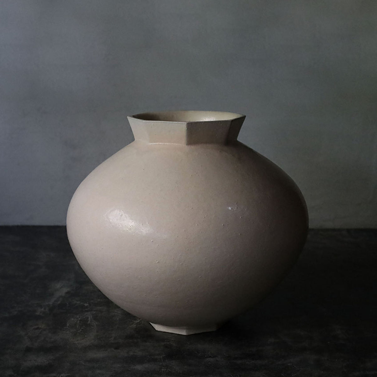 Toubou Makiya Large White Glazed Jar with Octagonal Rim