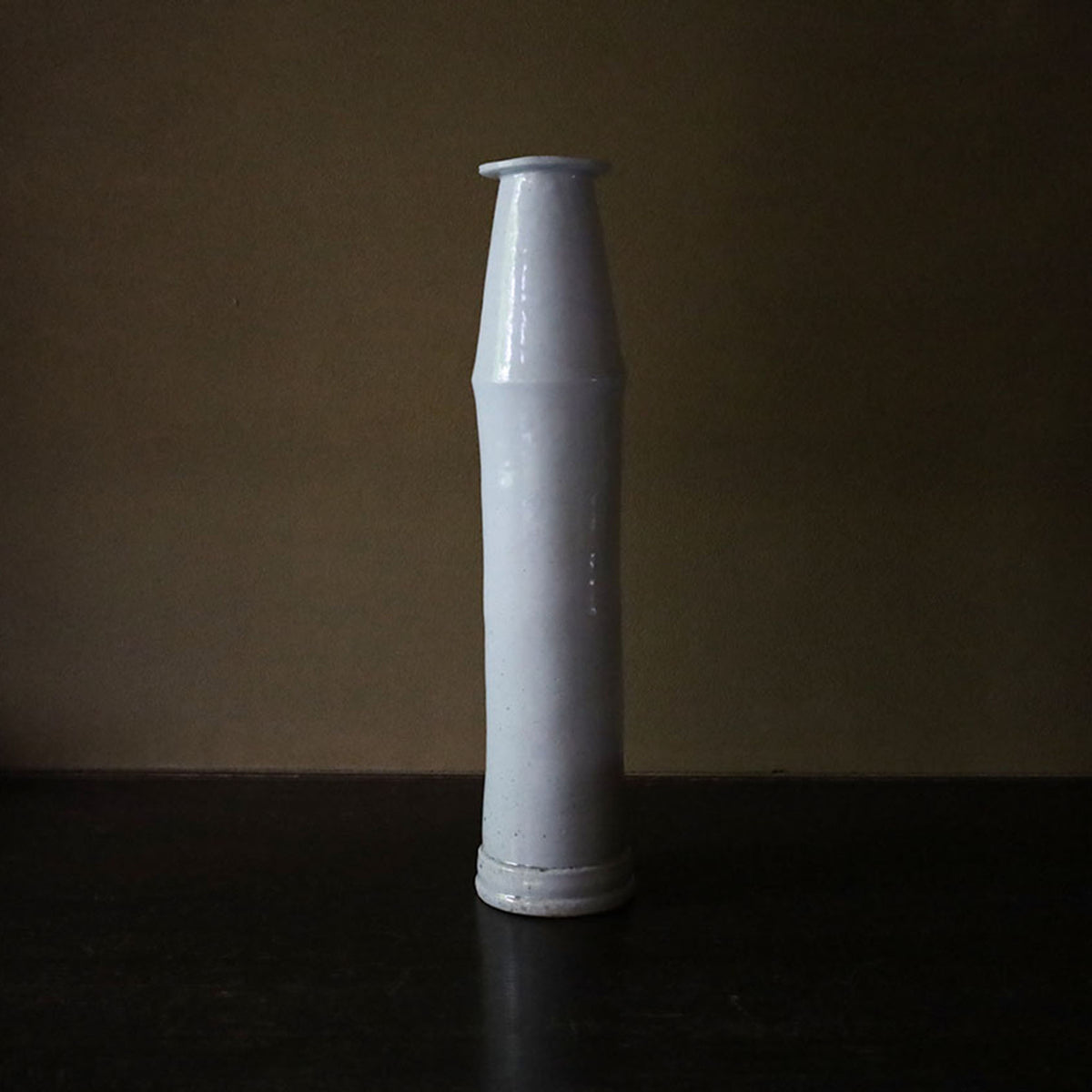 ●22-TO6 Shingo Oka White Porcelain Quiver Vase