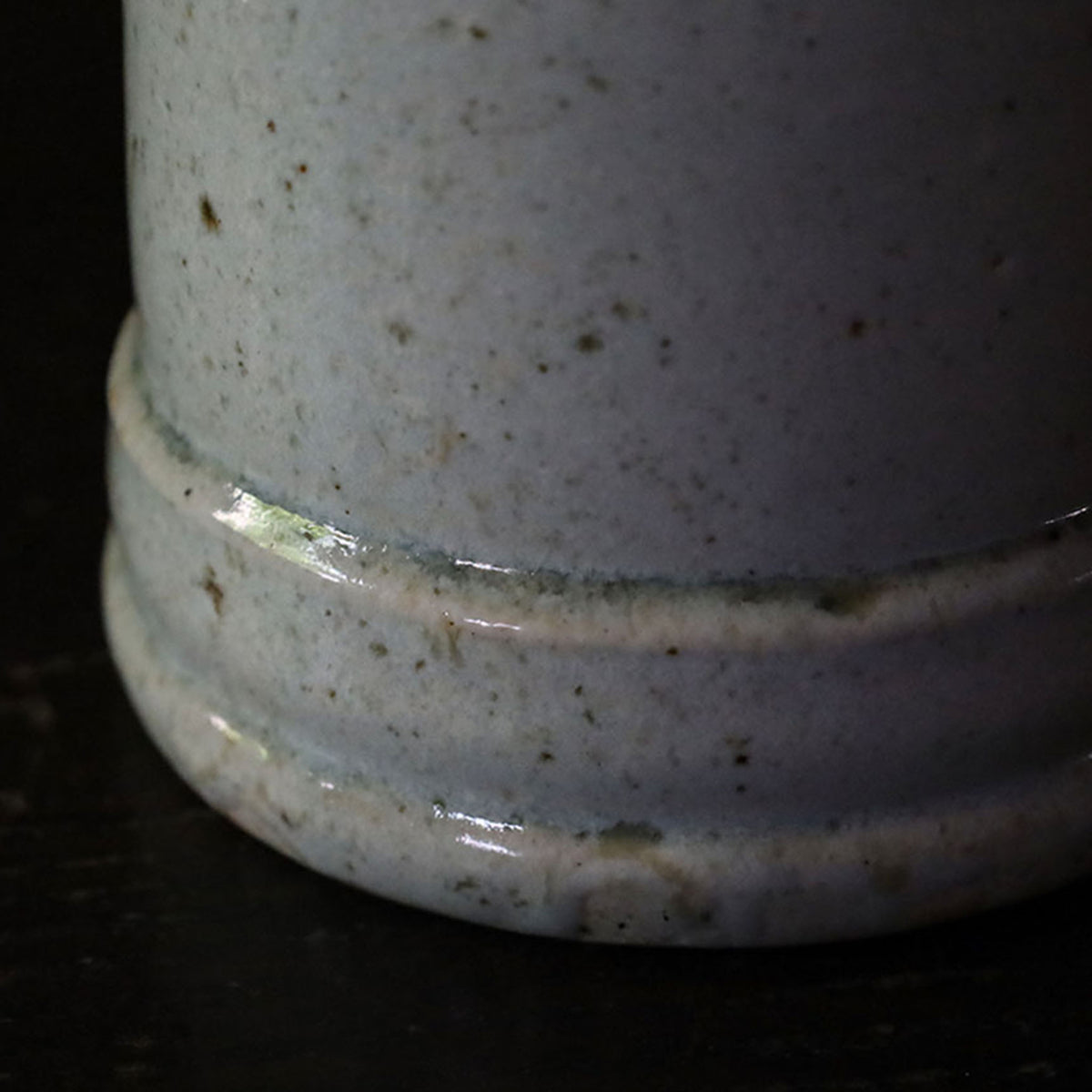 ●22-TO6 Shingo Oka White Porcelain Quiver Vase