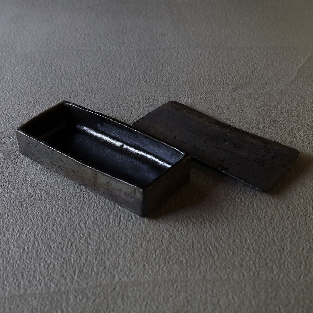 26-30 清水志郎 加茂川石釉蓋物